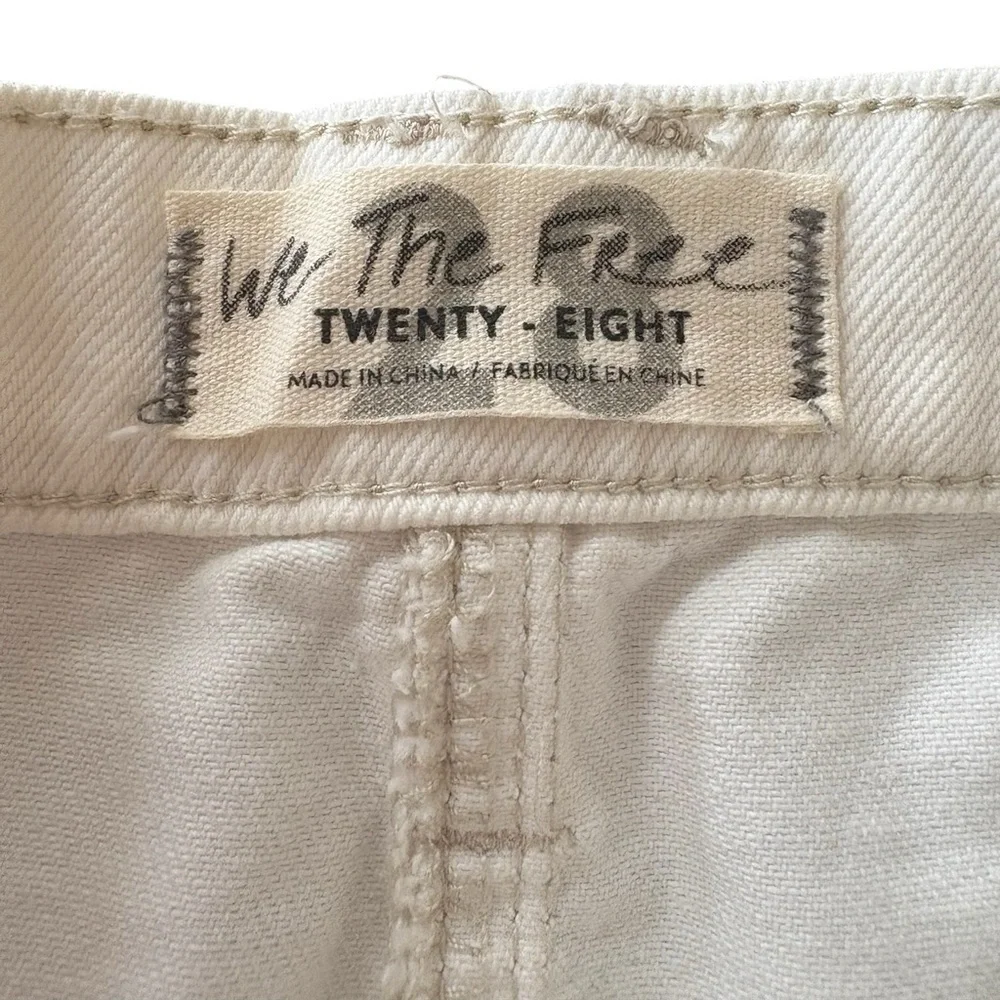 🤍🩶Like New WE THE FREE Frayed Hem Denim mini skirt in cream color. Size 28 - Picture 2 of 6